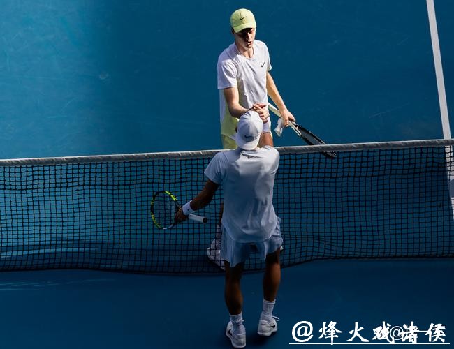 澳网|墨尔本今日逼近38度,比赛为避高温提前开打,德约与辛纳仍面临挑战 澳网|墨尔本今日逼近38度,比赛为避高温提前开打,德约与辛纳仍面临挑战